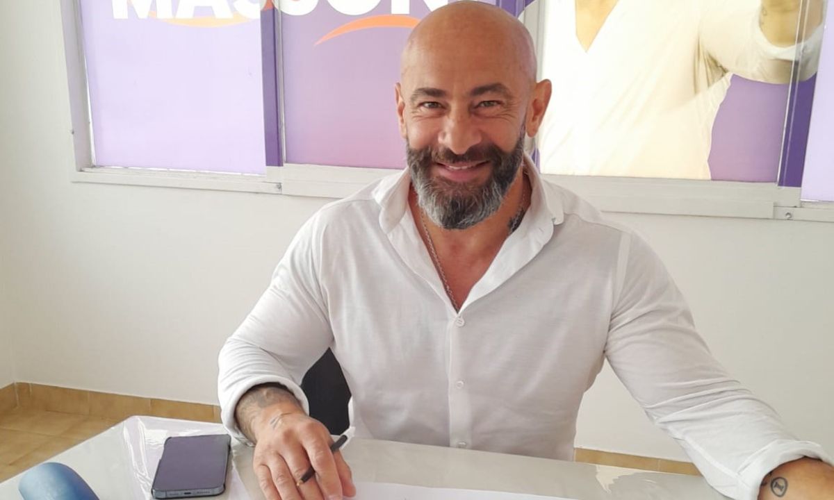 Massoni firmó su aceptación al cargo de intendente junto a sus candidatos a concejales