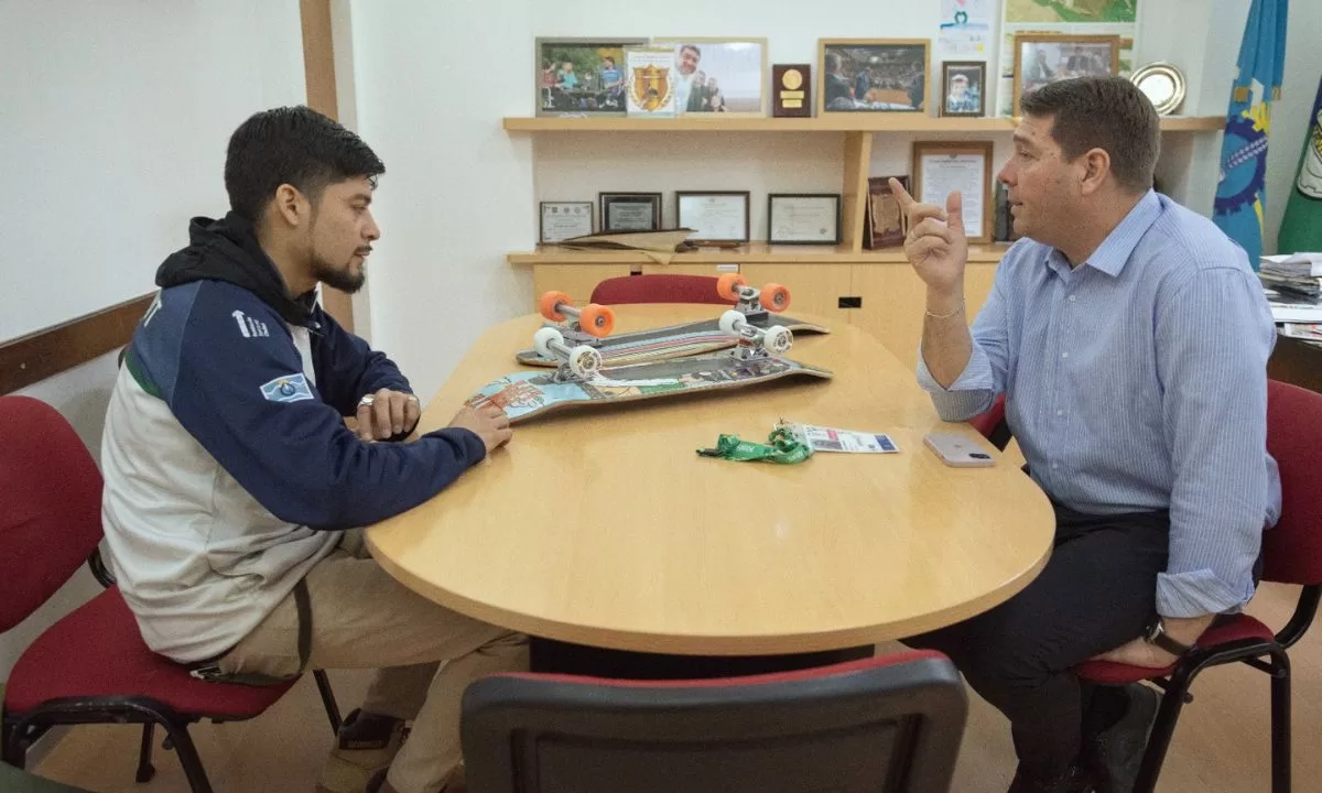 Biss recibió a referente de deportes urbanos para conversar sobre espacios recreativos