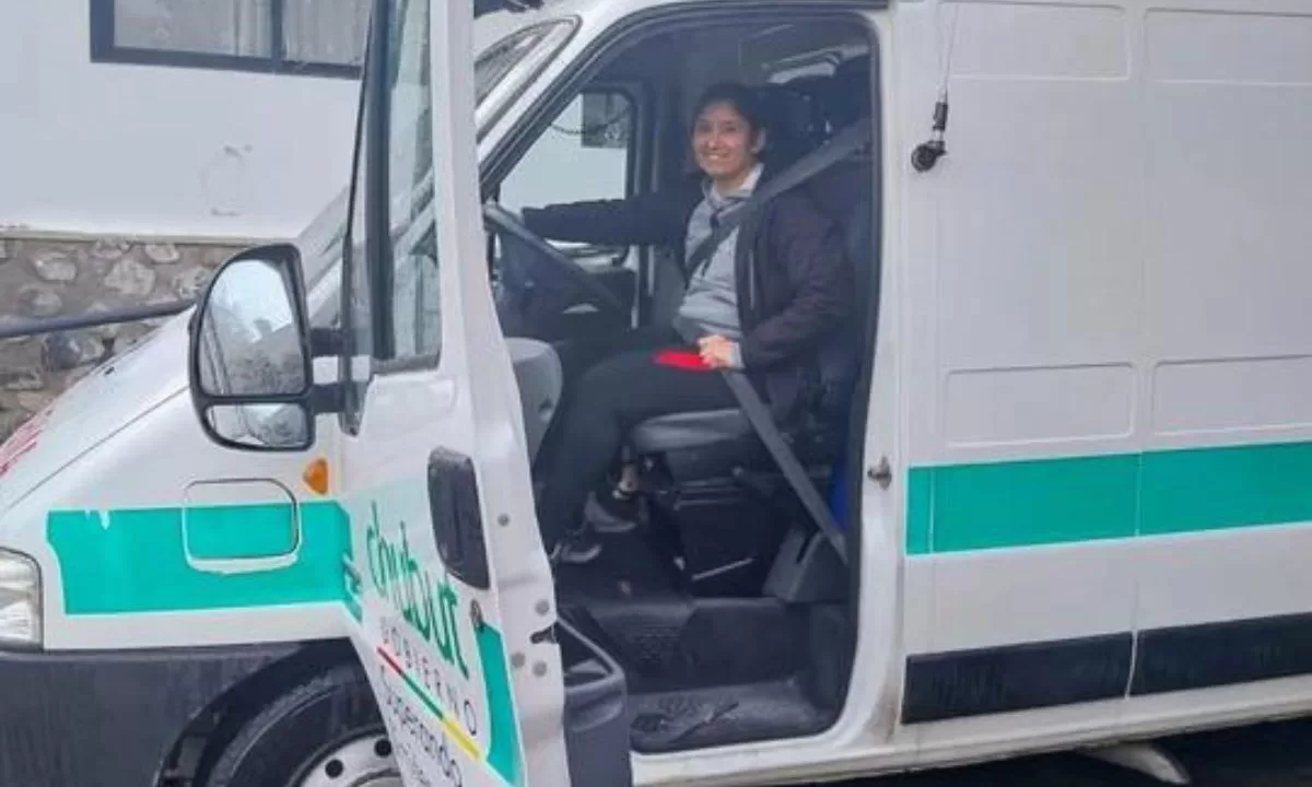 Epuyén cuenta con su primera chófer de ambulancia mujer