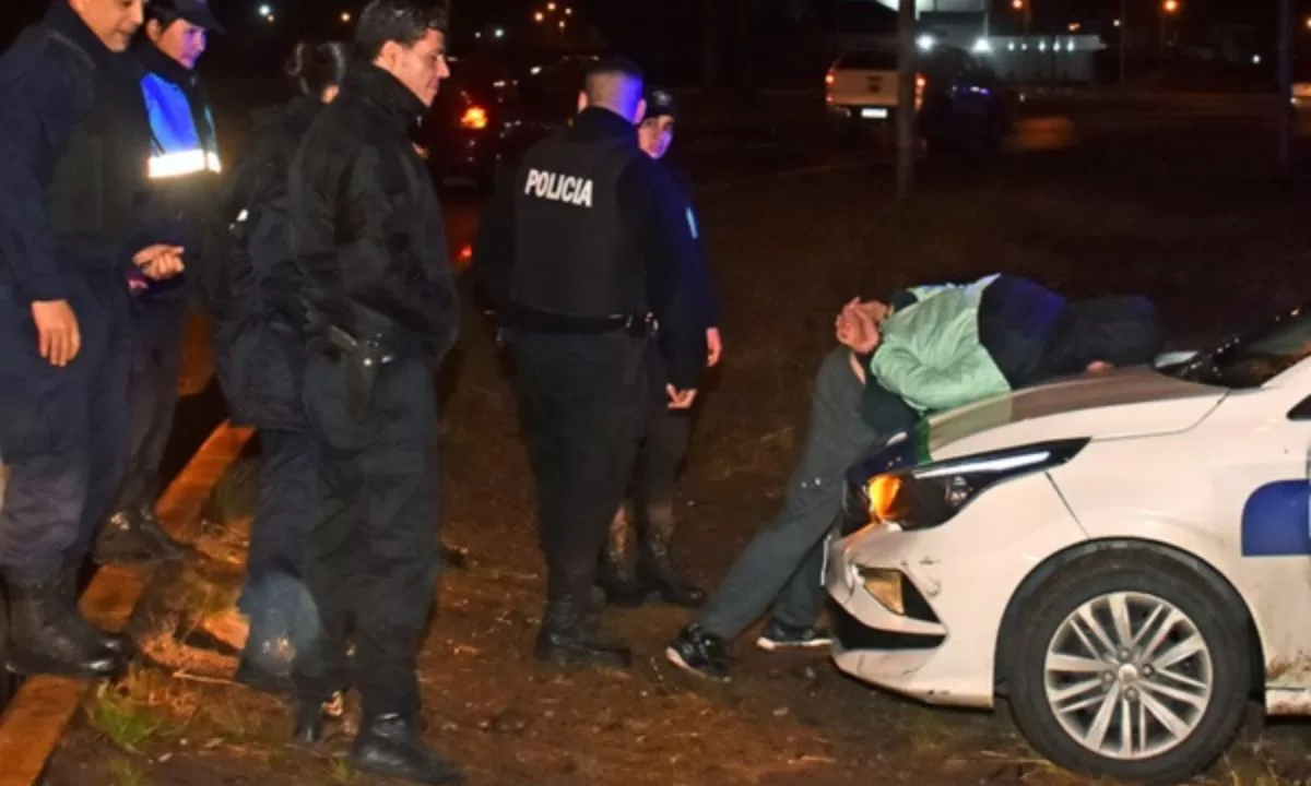 Robaron en una joyería céntrica, pero la policía atrapó a uno de los delincuentes