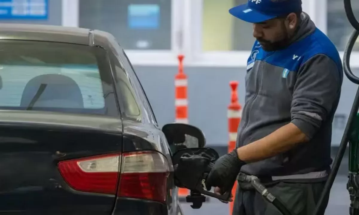 Por falta de dólares no hay provisión de combustibles en el país