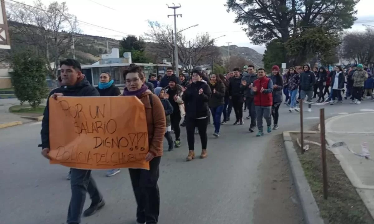 El conflicto salarial que plantearon los efectivos policiales persiste