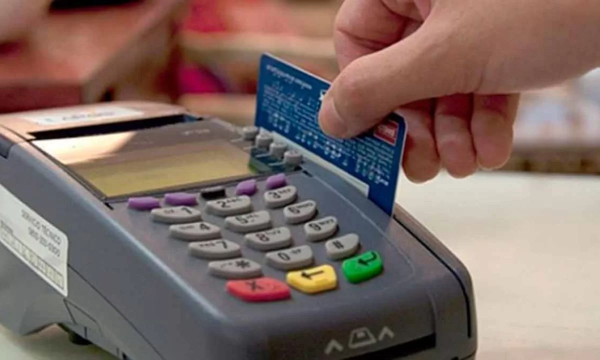 Todos los comercios deben aceptar tarjeta de débito