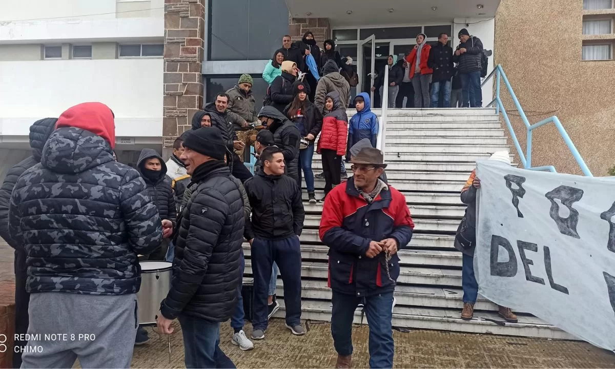 Representantes del COBIPOL siguen pernoctando en la Jefatura de Policía