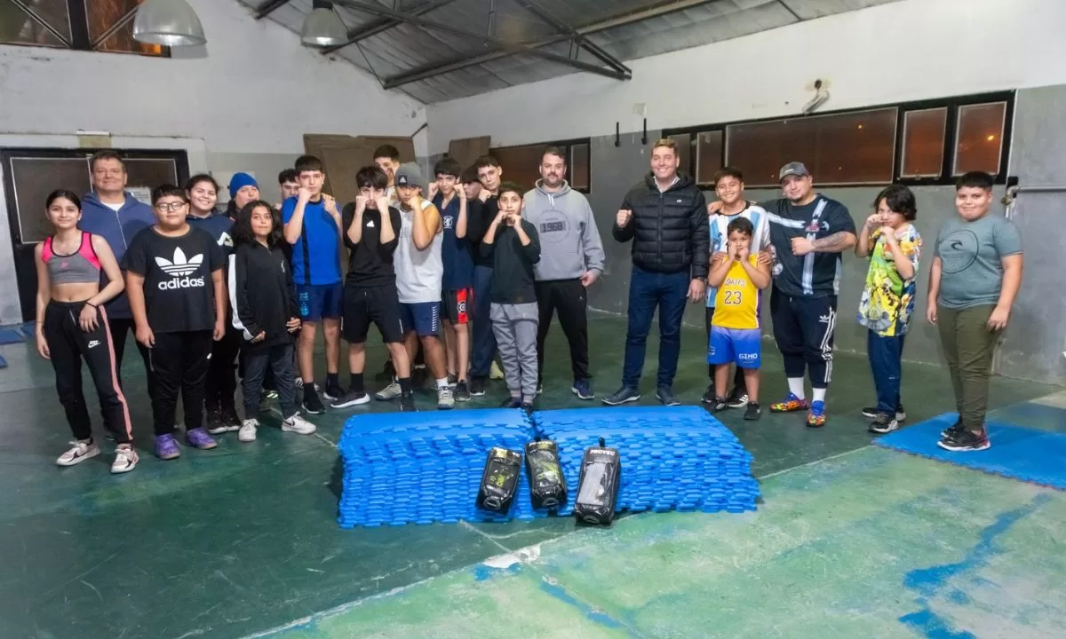 Rawson: Biss entregó equipamiento deportivo a la Escuela Municipal de Boxeo “Dogo Sureño”