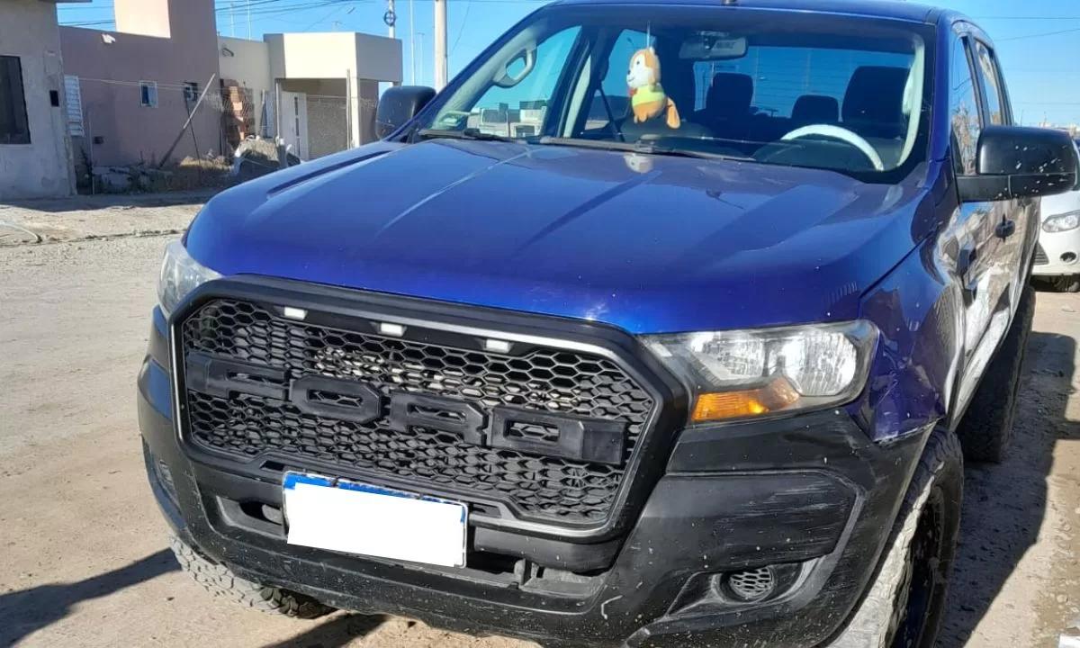 La policía secuestró una camioneta por un hecho de robo