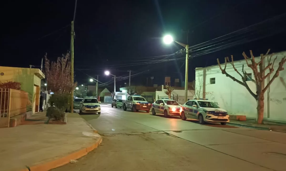 Tres hombres encapuchados ingresaron a una vivienda y sustrajeron 300 mil pesos