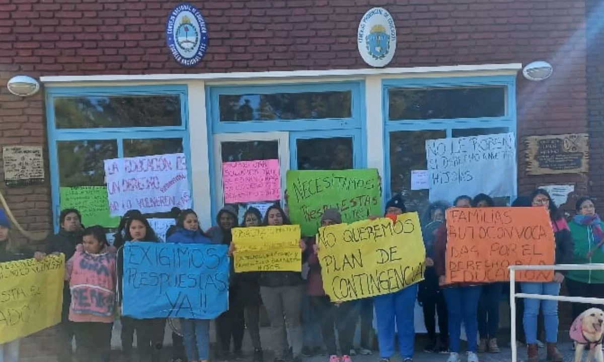 La comunidad educativa de Cushamen sigue sin respuesta