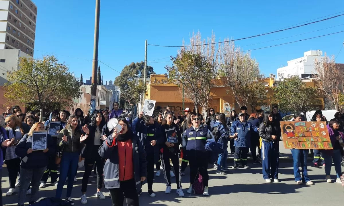 Manifestación frente a Tribunales de Trelew