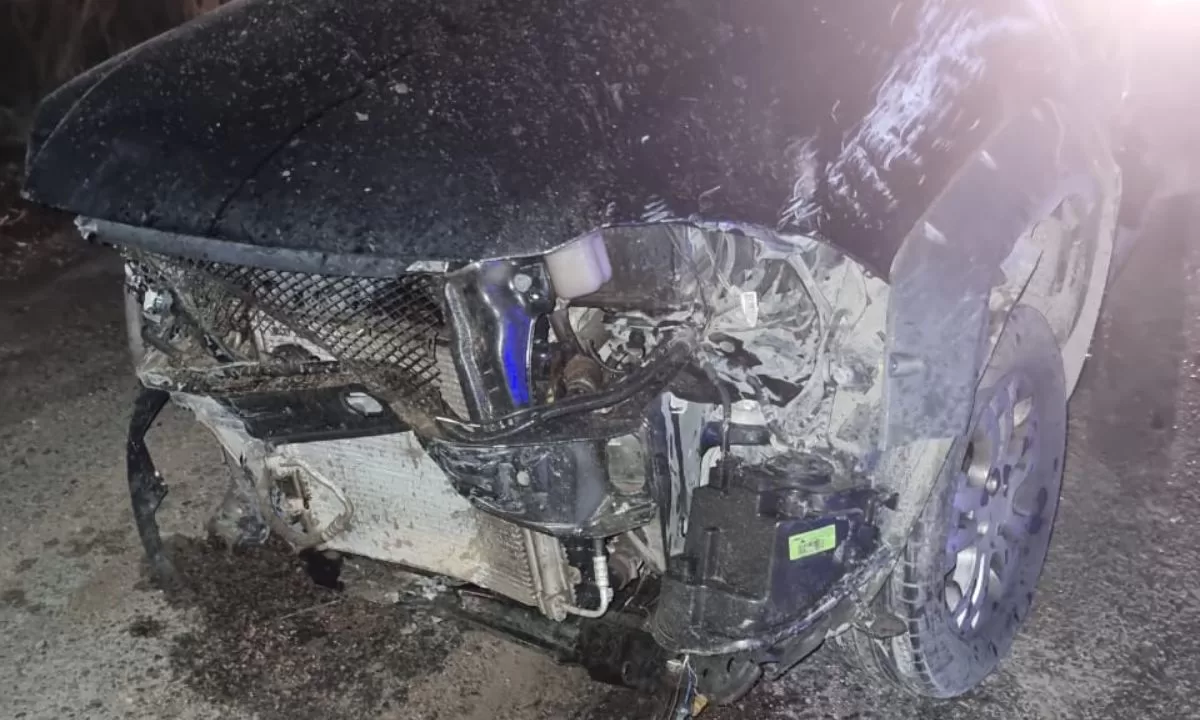 Un remisero se encuentra grave tras protagonizar un espectacular vuelco en el acceso sur a Trelew