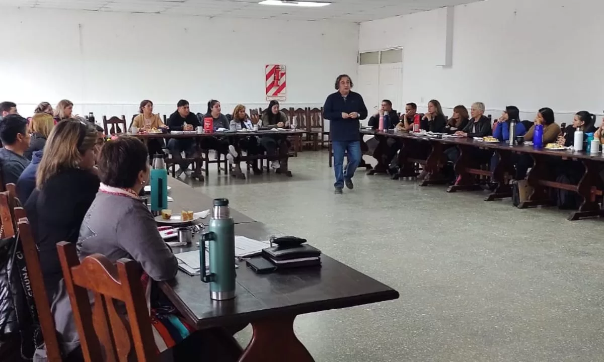 Policías se capacitaron en prevención del suicidio