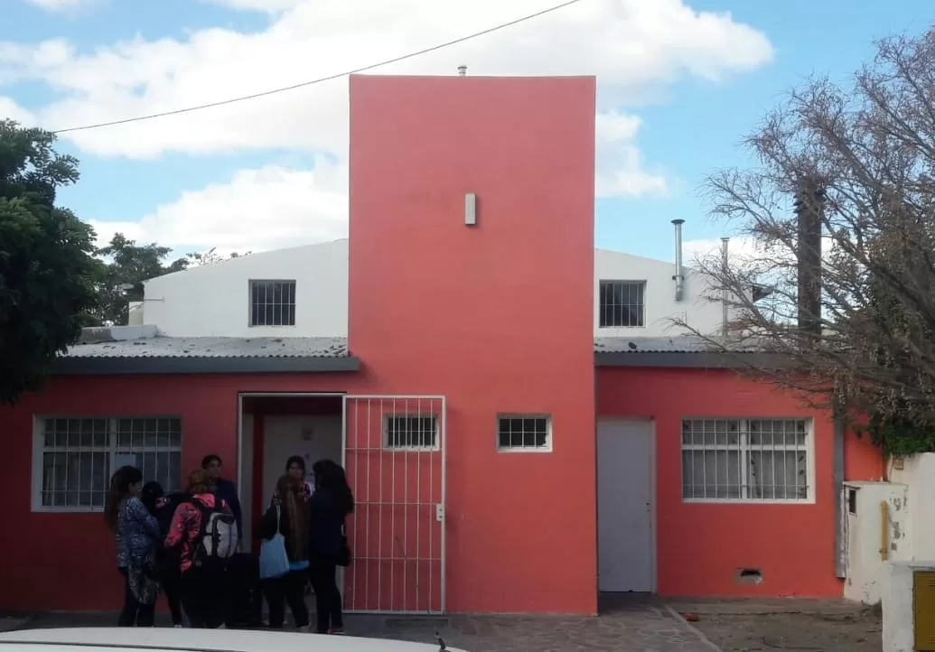 En los barrios alquilan camionetas para sacar la basura o hacen colectas para la nafta