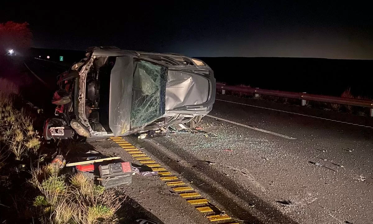 Quiso esquivar una liebre y volcó en el acceso sur a Puerto Madryn