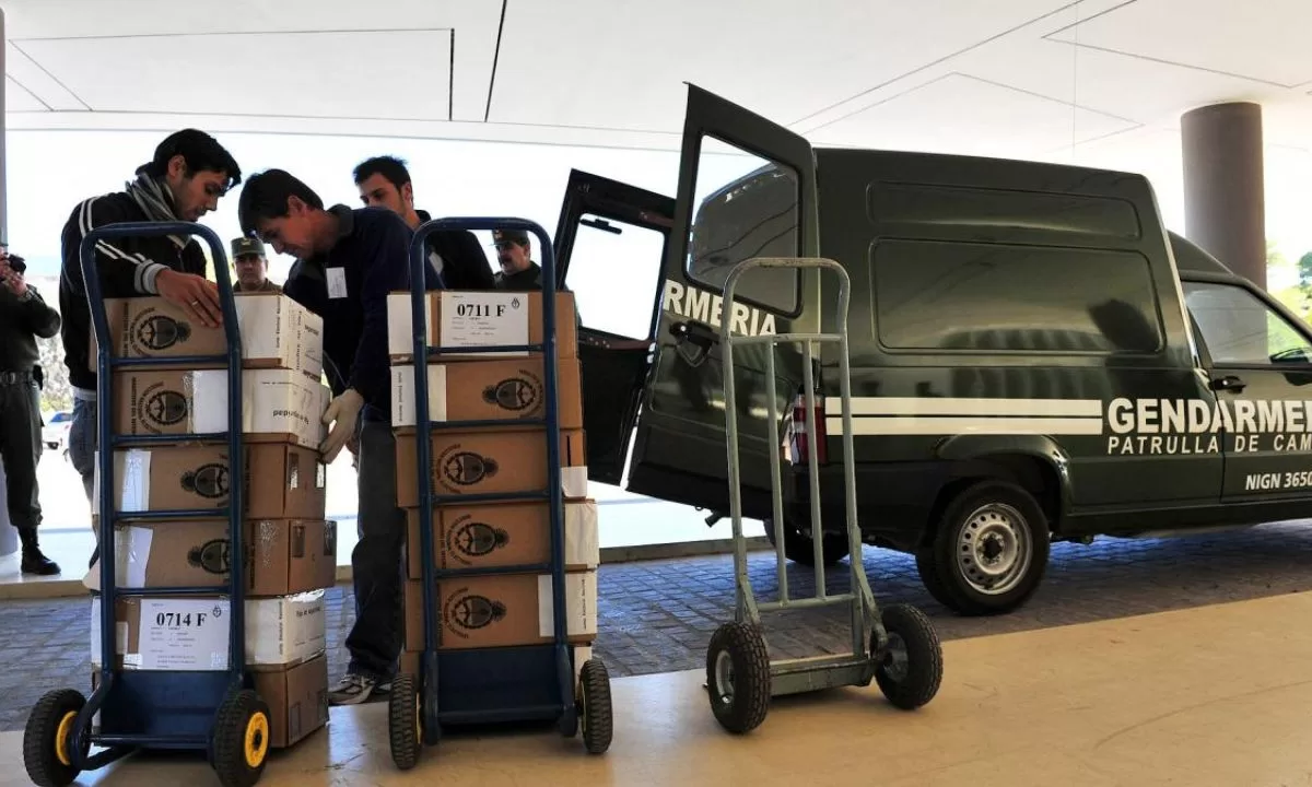 Comenzó el operativo de distribución de urnas para las elecciones del domingo