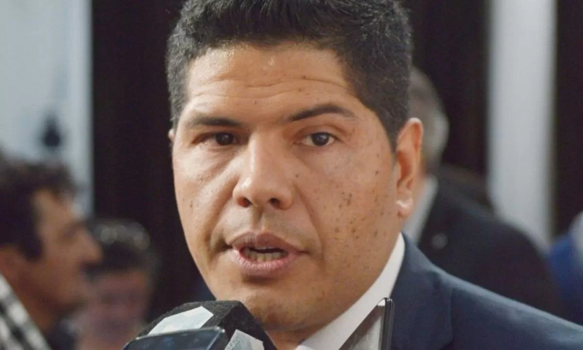 El ministro de gobierno defendió una licitación cuestionada por dos empresas