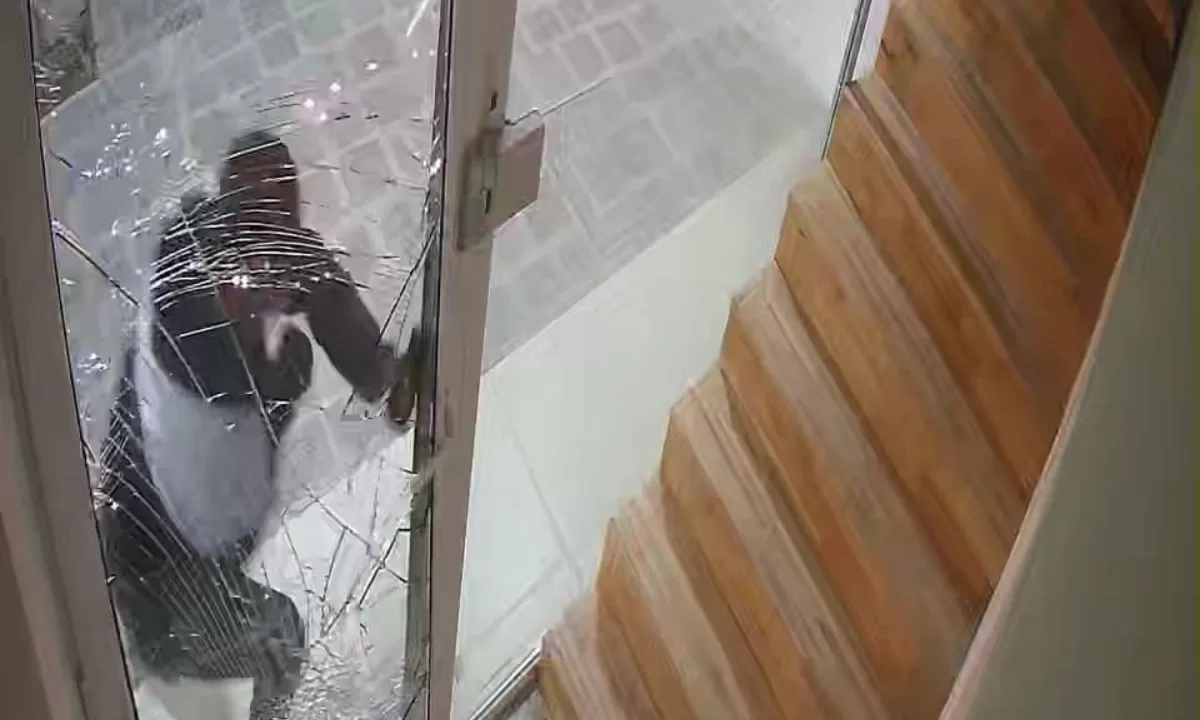 Vecinos ahuyentaron a ladrón a los gritos