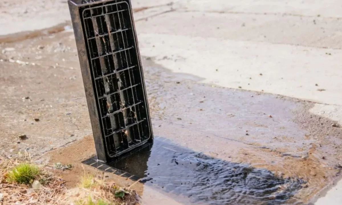 Roban medidores de agua en una camioneta con el logo de la cooperativa de Trelew