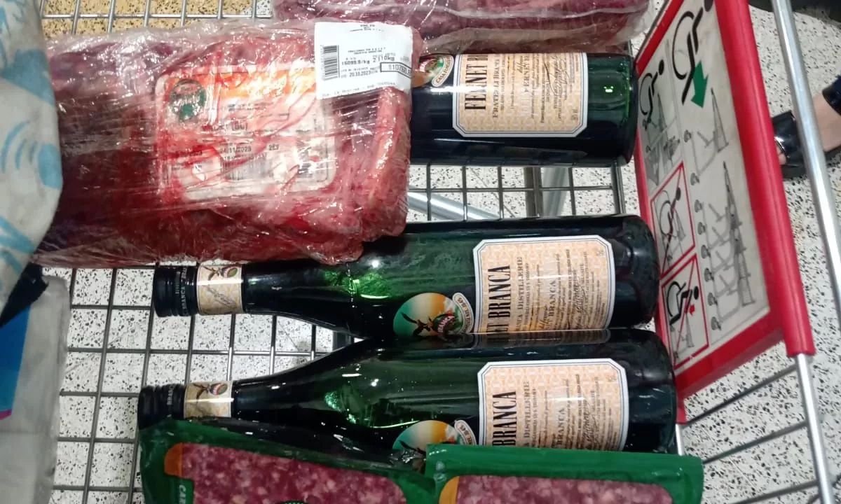 Dos mujeres aprehendidas cuando intentaban sustraer elementos sin pagar de un supermercado