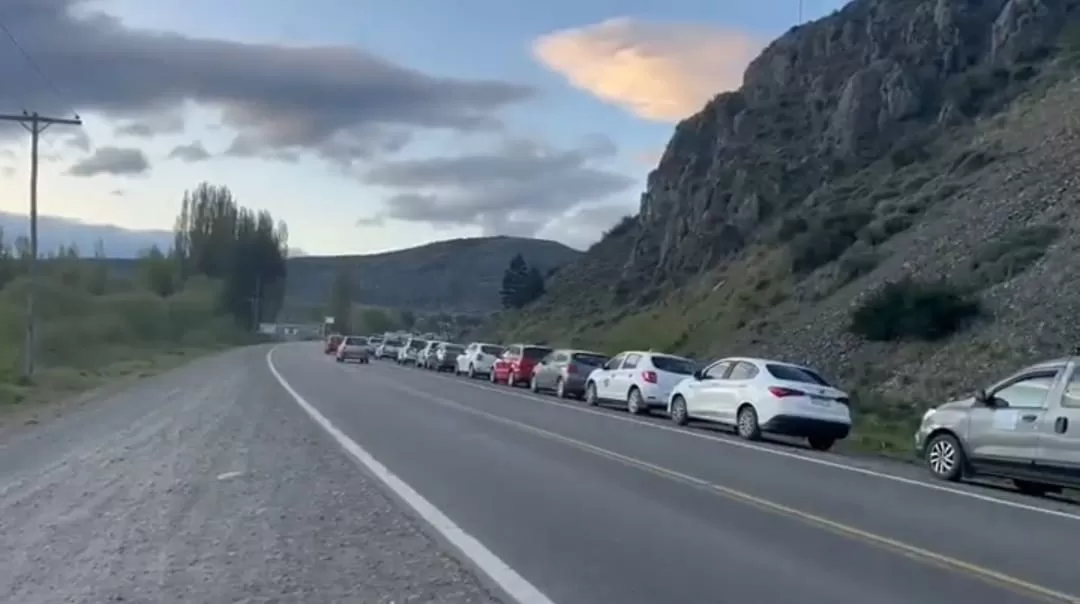 En Esquel ni el intendente pudo cargar nafta y sólo hay reservas para servicios esenciales