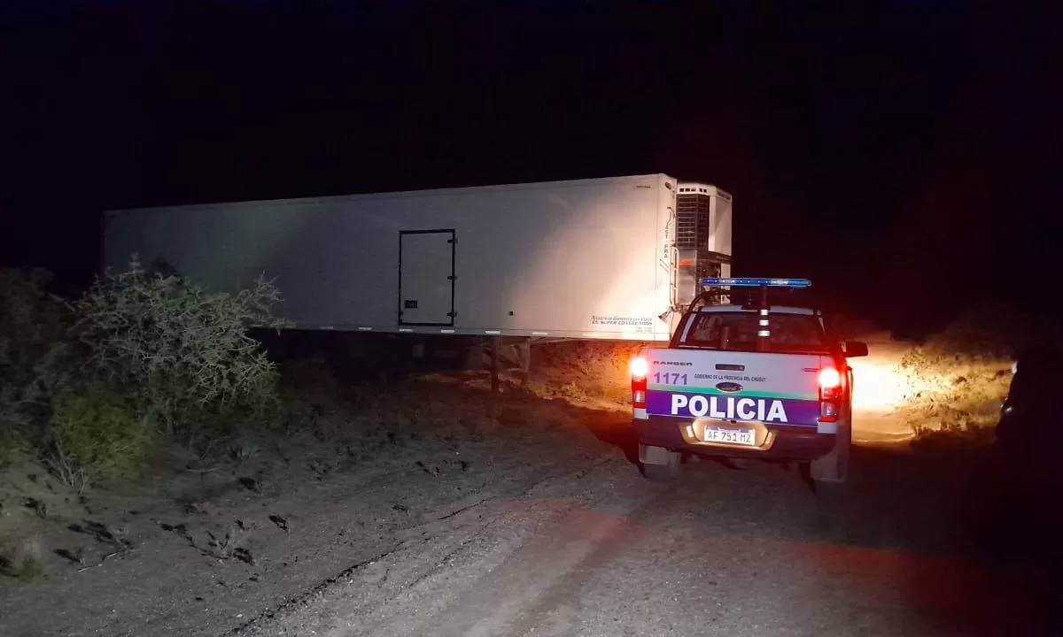 Encontraron el acoplado térmico del «auto robo» de langostinos