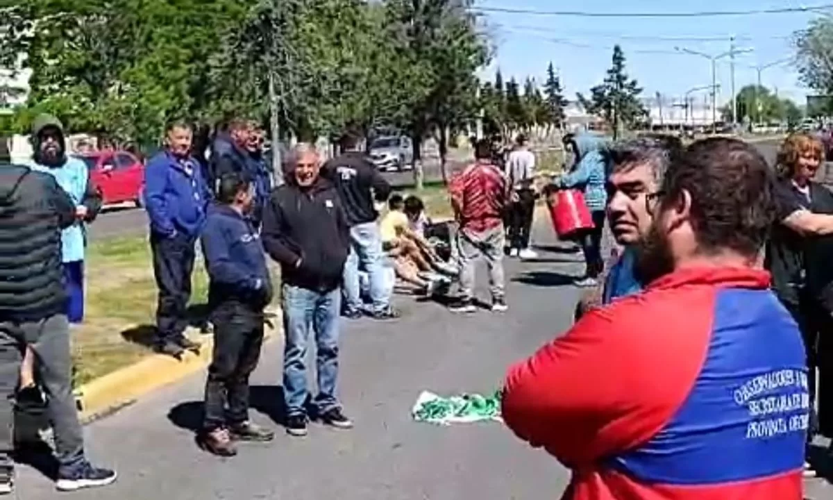 Jornada de protesta de los trabajadores de la secretaría de pesca en Rawson