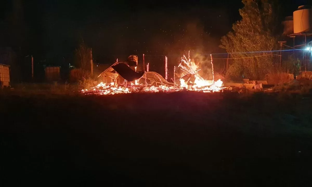 Voraz incendio de vivienda en Comodoro Rivadavia