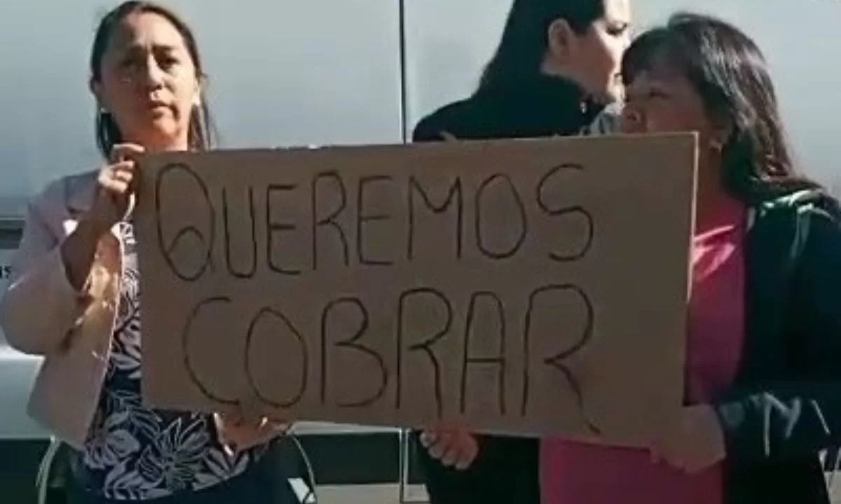 Integrantes de una cooperativa cortaron la calle 28 de Julio, frente al hospital