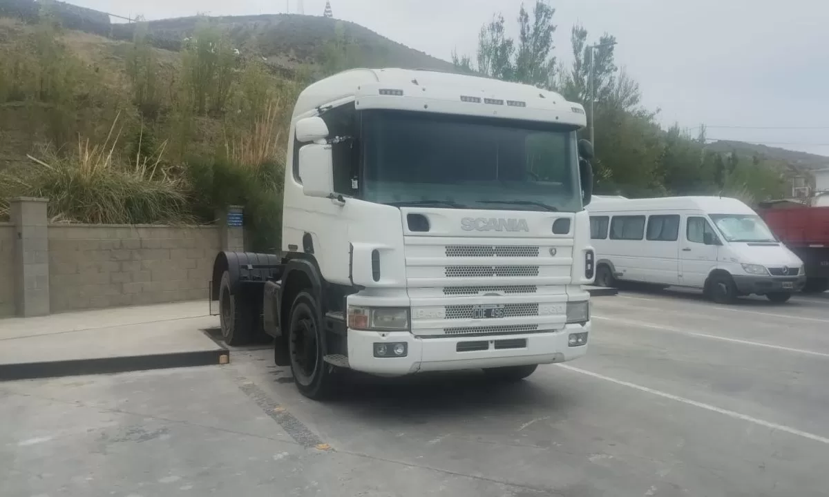 Dejan abandonado en estación de servicio de Comodoro Rivadavia camión robado en Caleta Olivia