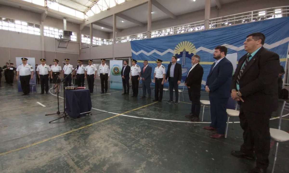 Biss participó del acto de jura de las nuevas autoridades de la Policía del Chubut