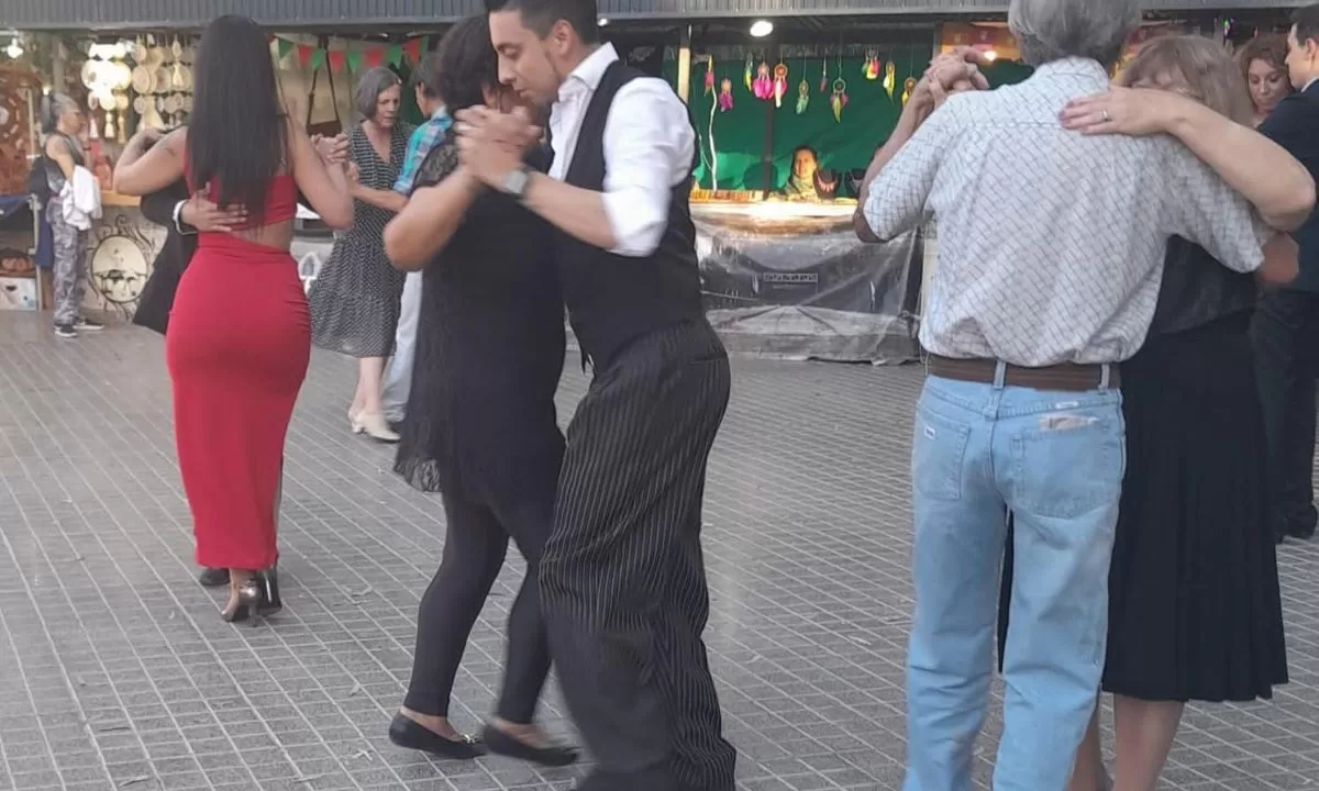 A puro tango, culminó la Gala Navideña en Plaza Independencia