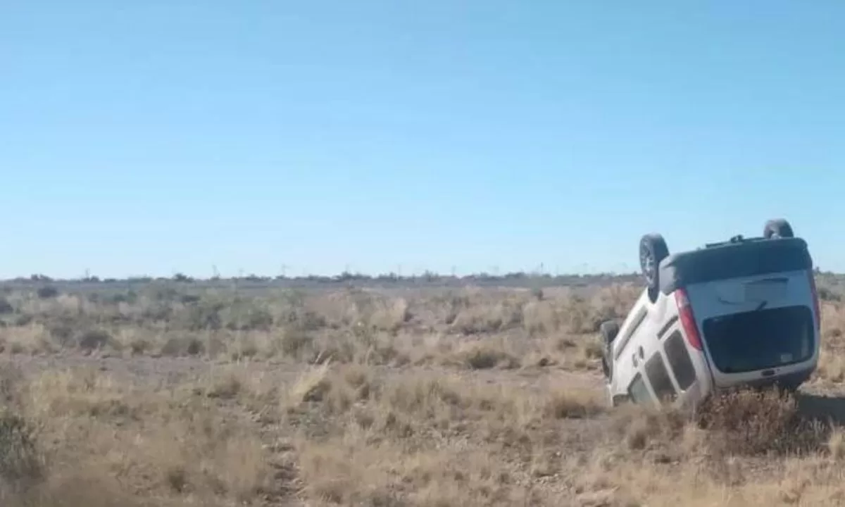 Volcó en la Ruta 25 entre Rawson y Trelew, por querer sobrepasar a otros dos vehículos