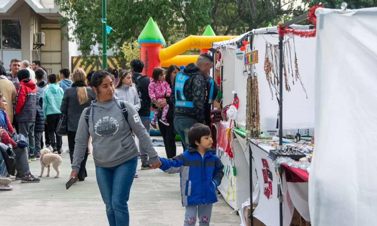 Con gran participación de niñas y niños, se realizó en Rawson el evento “Salvando la Navidad”