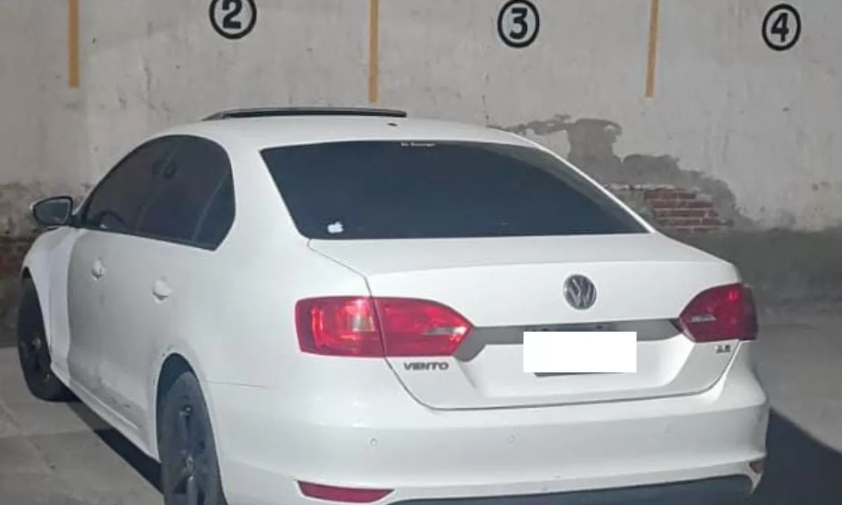 Recuperaron vehículo robado y una réplica de un arma 9 milímetros