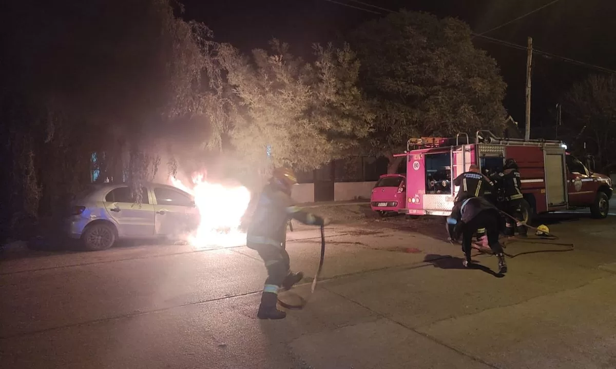 Incendio de vehículo en Rawson