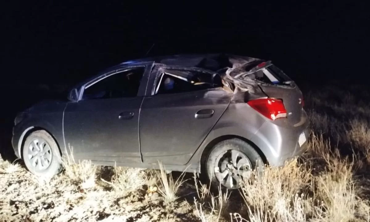 Se quedó dormido al volante y volcó