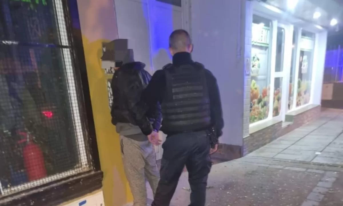 Lo detuvieron luego de romper el cristal de una farmacia