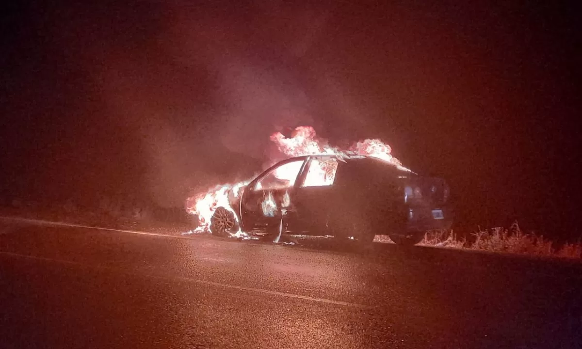 Se le prendió fuego el auto