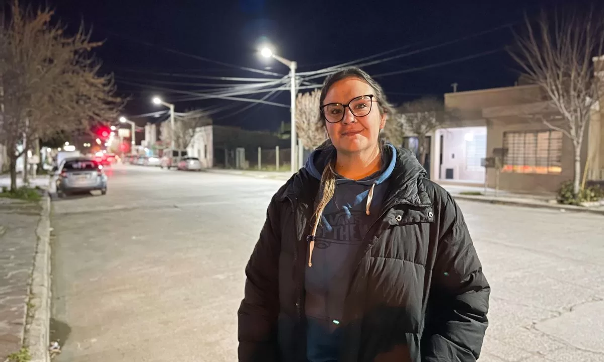 Para la titular del barrio Alberdi, el avance de la iluminación Led en el sector “es un cambio muy positivo”