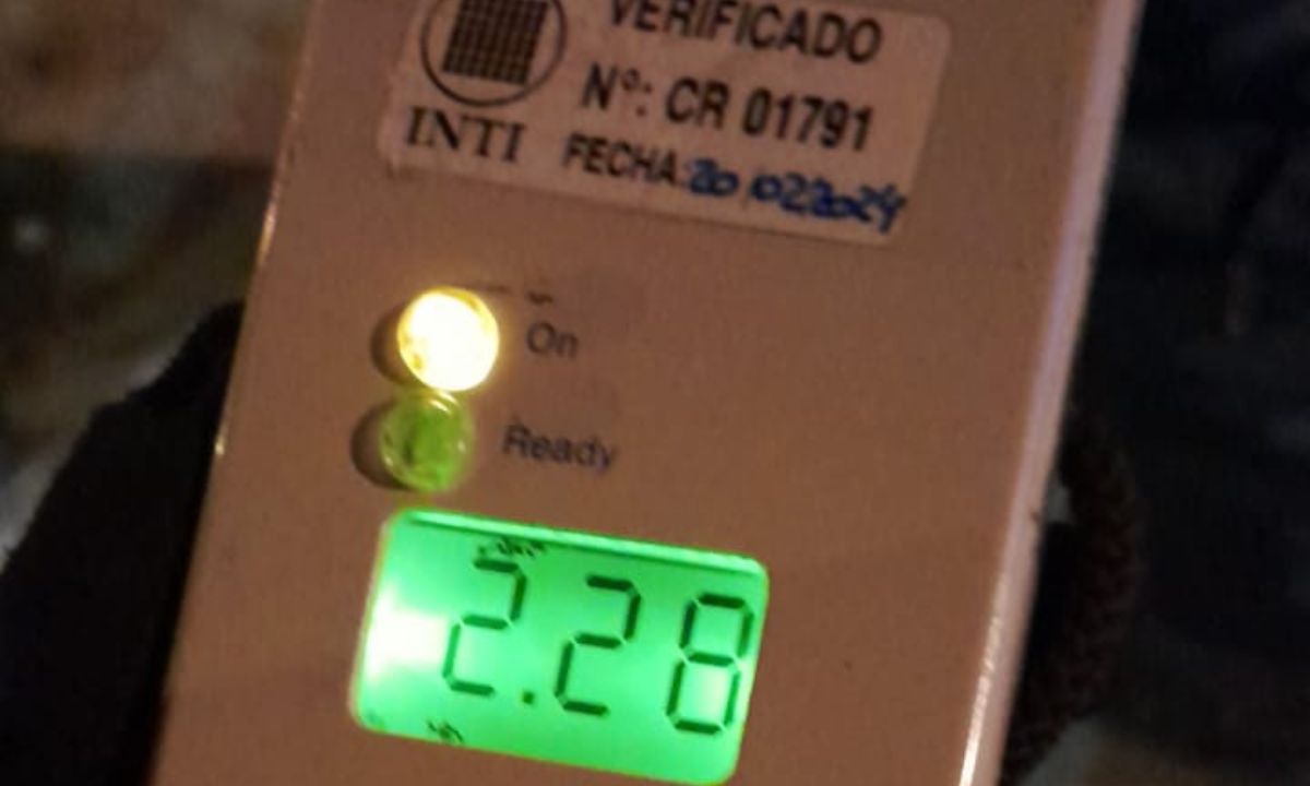 Un conductor alcoholizado terminó chocando contra una casa