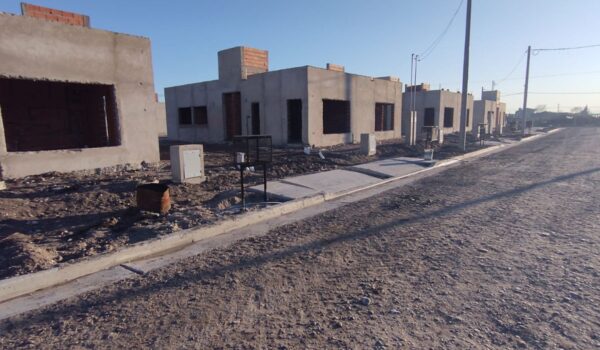 Se reanudó la construcción del complejo «50 viviendas» de Trelew – LU20 ...