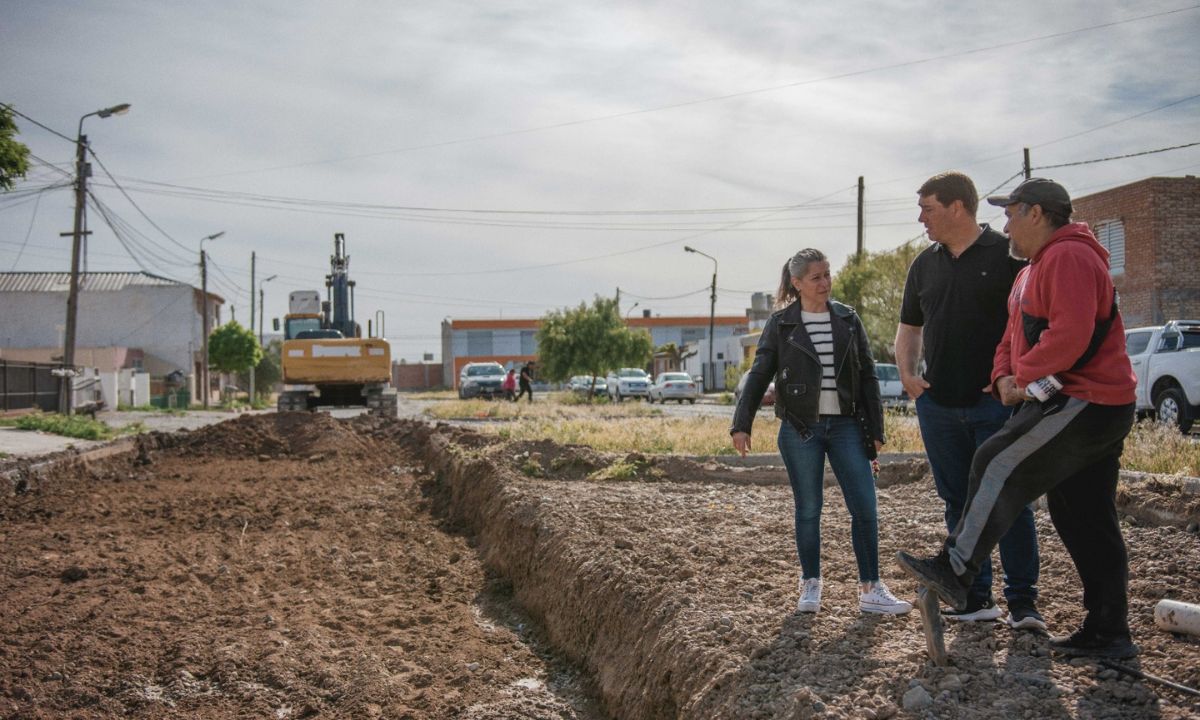 El intendente Biss recorrió el inicio de las obras en la calle Güiraldes de Rawson