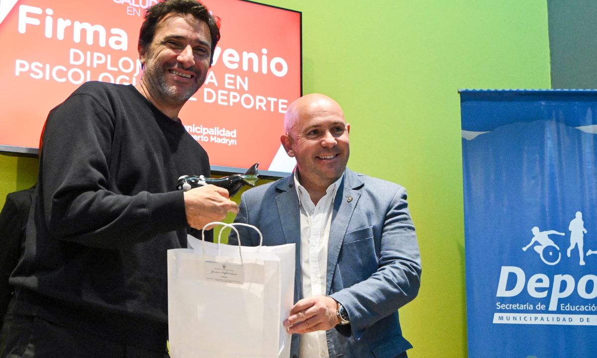 Sastre firmó un convenio para avanzar con el dictado de la Diplomatura en Psicología Deportiva