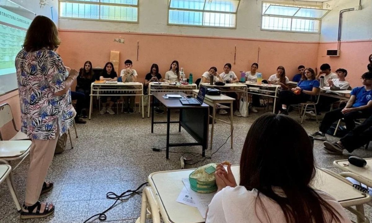 Instituto Superior de Formación Docente N°801 ofrece variedad de carreras para el ciclo lectivo 2025