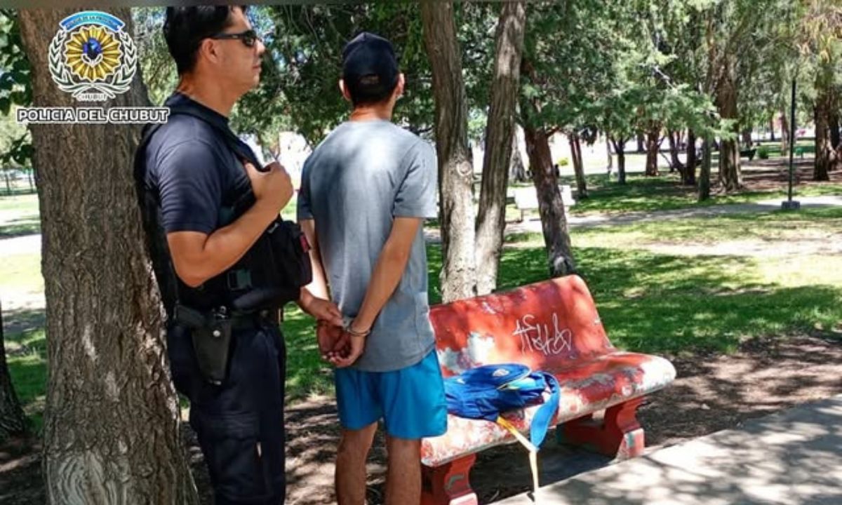 La policía detuvo a un hombre que ofrecía en redes sociales, elementos robados