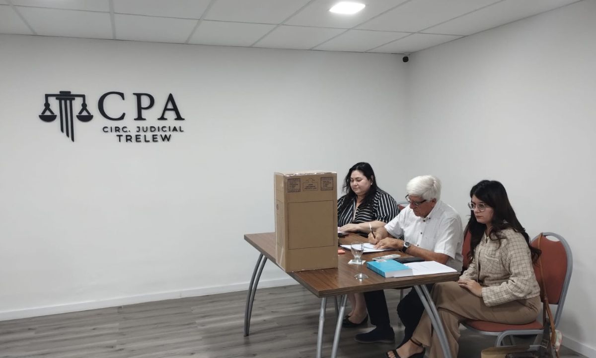 Votan los abogados de Trelew