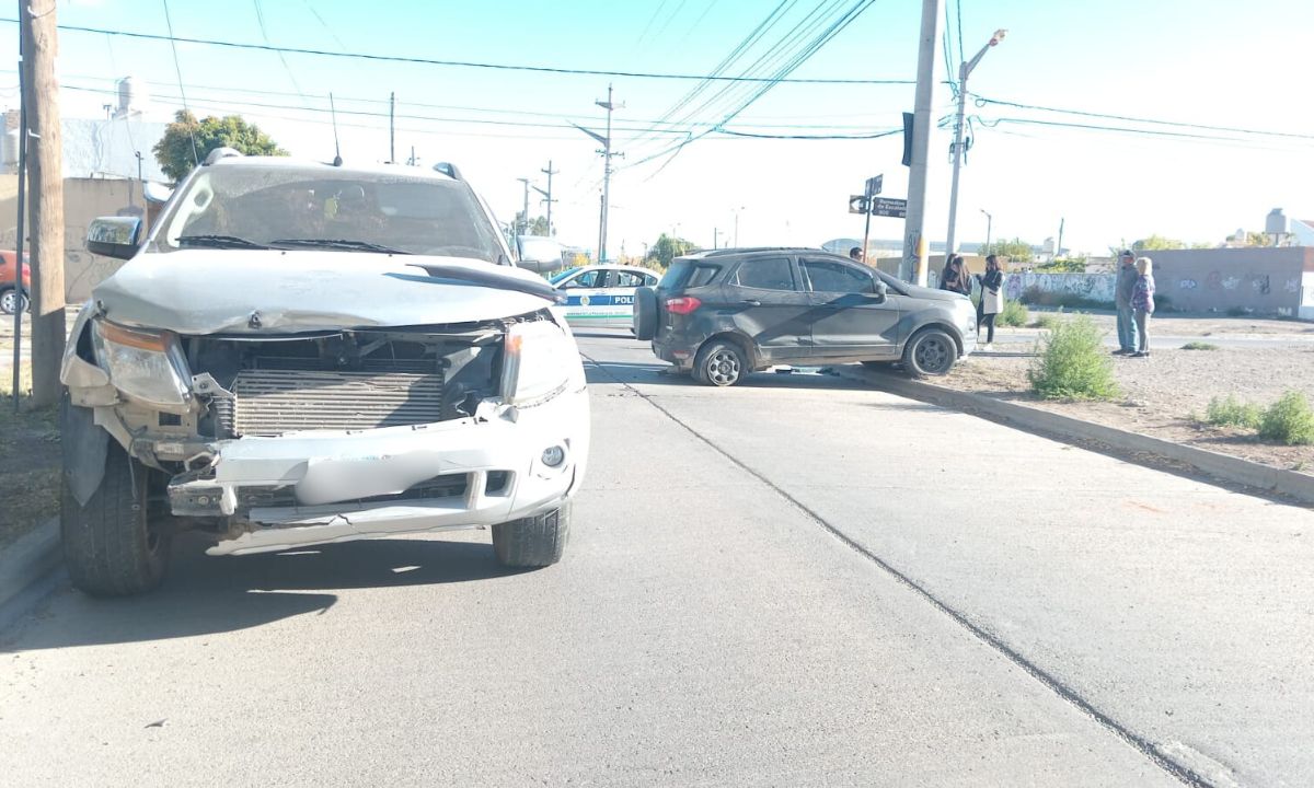 Fuerte choque en zona sur de Trelew: padre e hija fueron hospitalizados