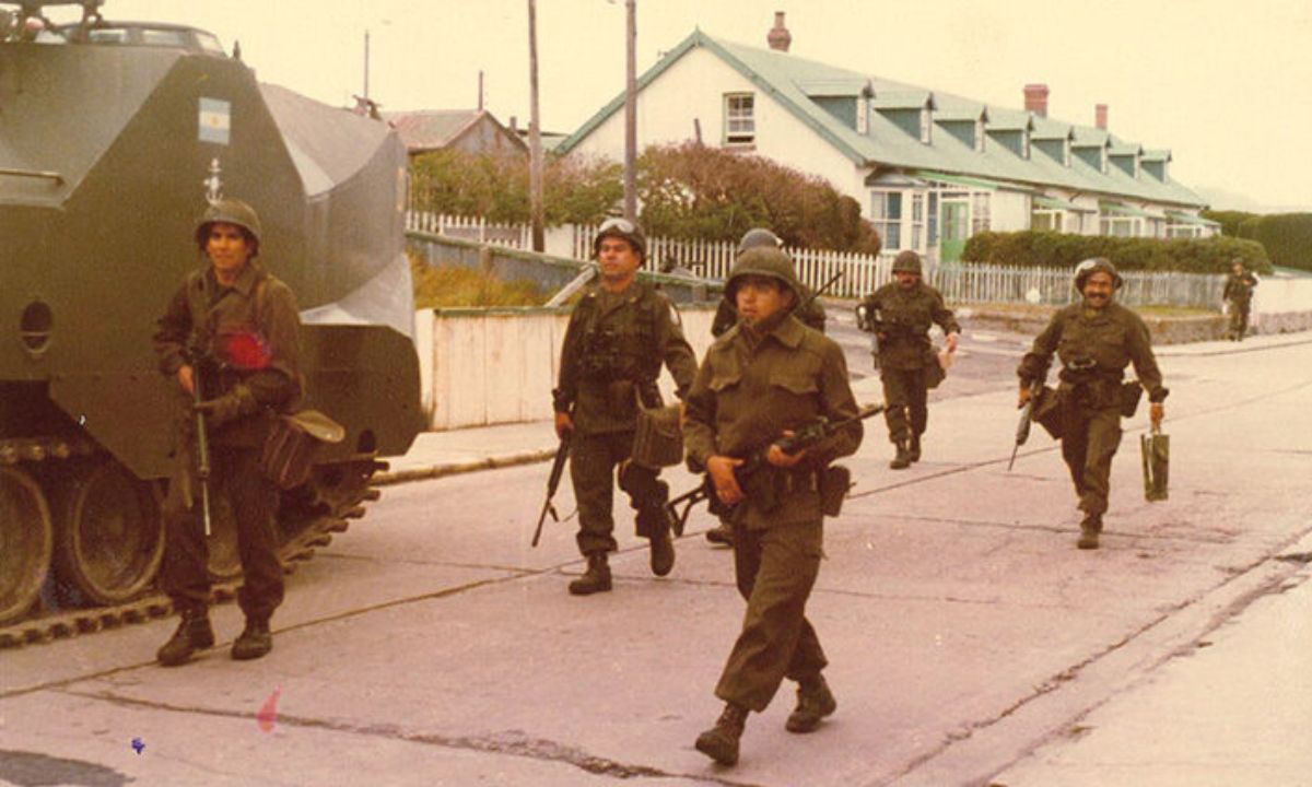 Se cumplen 43 años del desembarco de las tropas argentinas en Malvinas