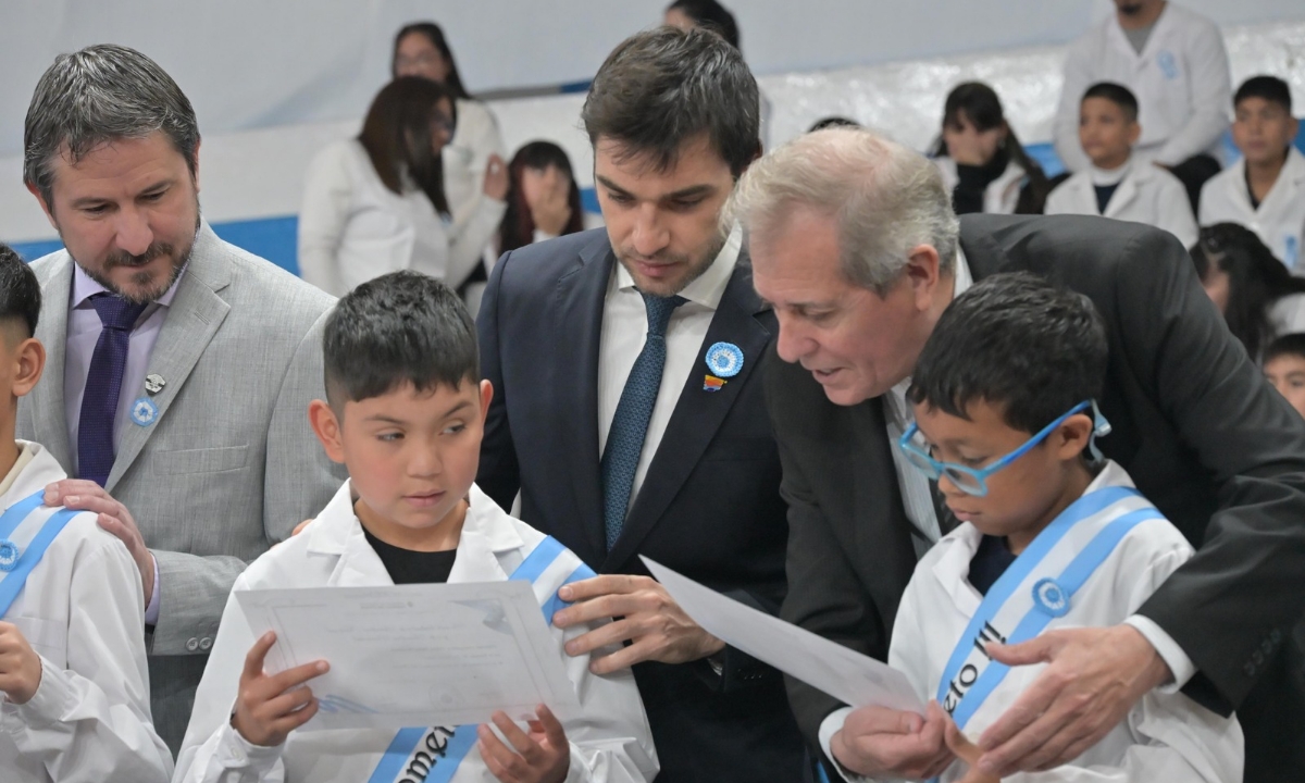 “Para la sociedad entera es muy importante el acto de promesa de lealtad a la Bandera Argentina”