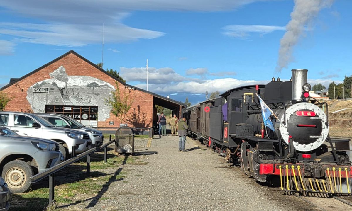LA TROCHITA PARTIENDO DESDE LA ESTACIÓN EN ESQUEL