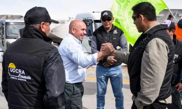 Gustavo sastre saluda a vecinos